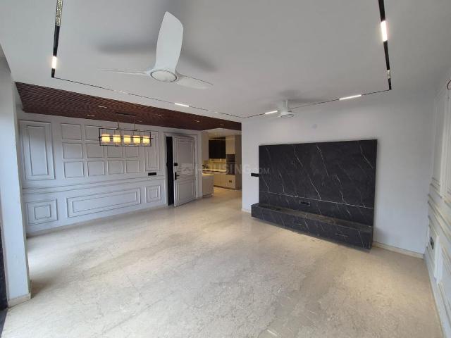 3 BHK Independent Builder Floor in Raja Garden for resale New Delhi. The reference number is 20179322