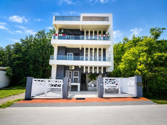 3 BHK Independent Builder Floor in Rajpur Road for resale Dehradun. The reference number is 20440423