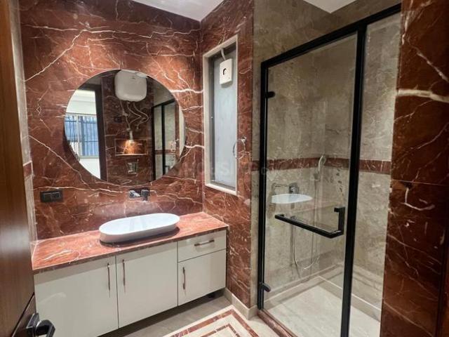 3 BHK Independent Builder Floor in Sarvodaya Enclave for rent New Delhi. The reference number is 21030527