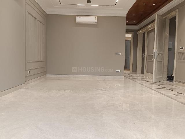 3 BHK Independent Builder Floor in Sarvodaya Enclave for resale New Delhi. The reference number is 20213211