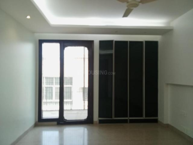 3 BHK Independent Builder Floor in Sarvodaya Enclave for resale New Delhi. The reference number is 20812681