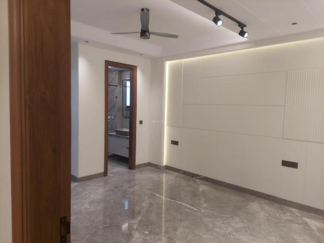 3 BHK Independent Builder Floor in Sarvodaya Enclave for resale New Delhi. The reference number is 21335369