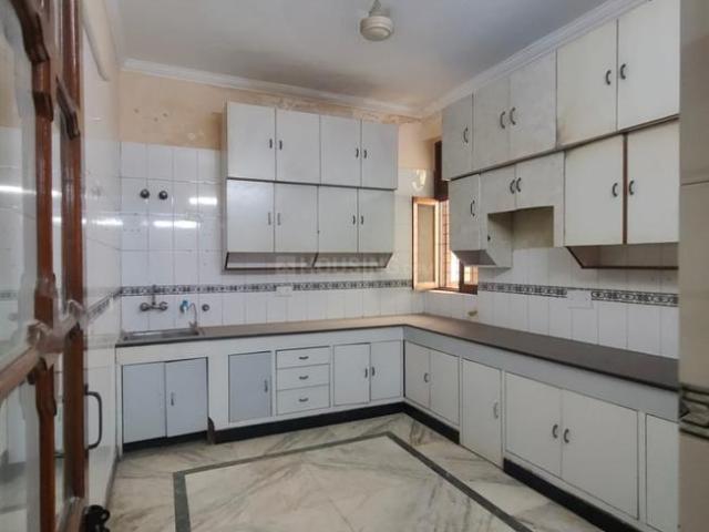 3 BHK Independent Builder Floor in Sector 41 for rent Noida. The reference number is 20709966