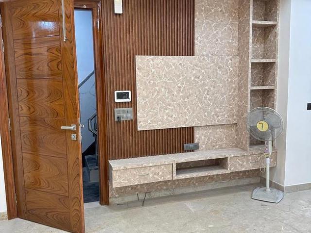 3 BHK Independent Builder Floor in Sector 8 Rohini for rent New Delhi. The reference number is 19682903