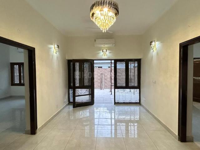 3 BHK Independent Builder Floor in Sector 14 for rent Gurgaon. The reference number is 20334127