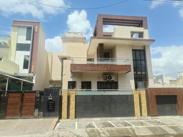 3 BHK Independent Builder Floor in Sector 14 for rent Hisar. The reference number is 15066931