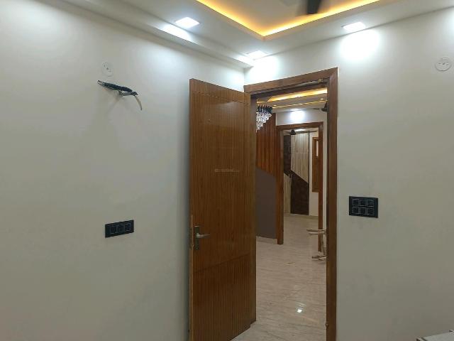 3 BHK Independent Builder Floor in Sector 16B Dwarka for resale New Delhi. The reference number is 21186493