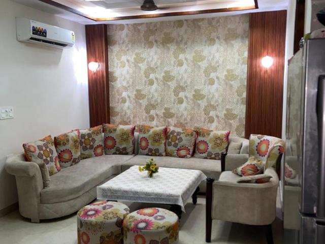 3 BHK Independent Builder Floor in Sector 3 Rohini for resale New Delhi. The reference number is 20455784