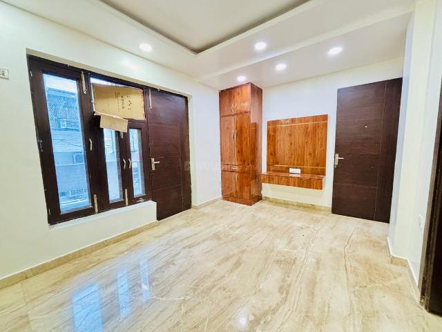 3 BHK Independent Builder Floor in Shahdara for rent New Delhi. The reference number is 19152930