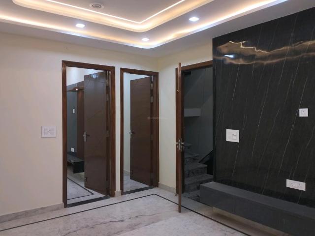3 BHK Independent Builder Floor in Shalimar Bagh for resale New Delhi. The reference number is 17618644