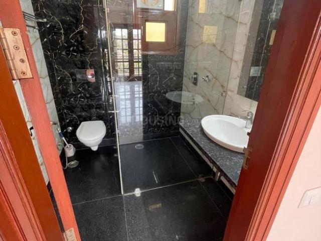 3 BHK Independent Builder Floor in South Extension II for resale New Delhi. The reference number is 17171221