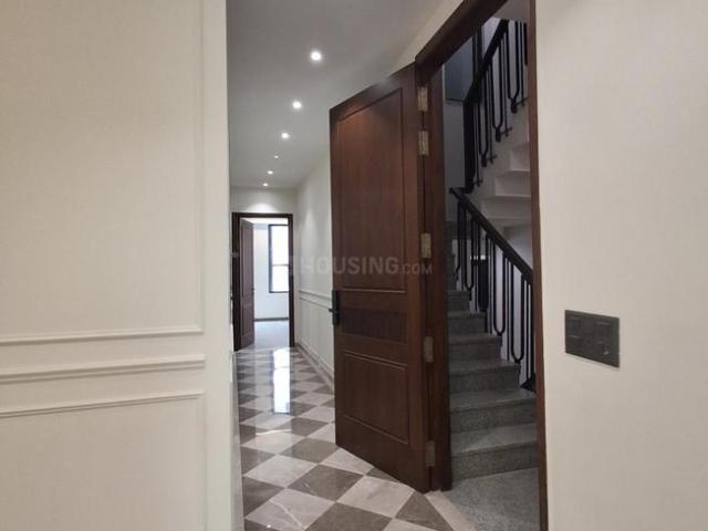 3 BHK Independent Builder Floor in South Extension II for resale New Delhi. The reference number is 21147126