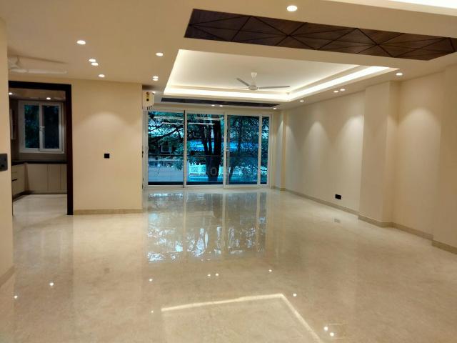3 BHK Independent Builder Floor in South Extension II for resale New Delhi. The reference number is 21256555