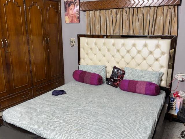 3 BHK Independent Builder Floor in Sri Niwaspuri for resale New Delhi. The reference number is 21114799