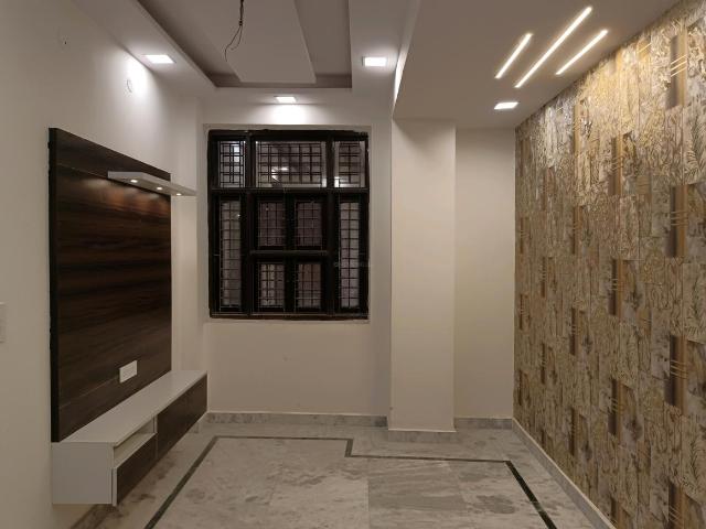 3 BHK Independent Builder Floor in Tri Nagar for resale New Delhi. The reference number is 12618418