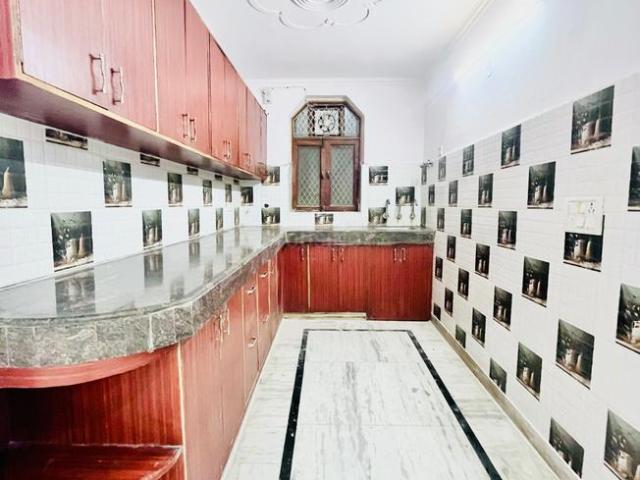 3 BHK Independent Builder Floor in Uttam Nagar for rent New Delhi. The reference number is 21242779