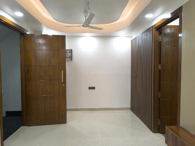 3 BHK Independent Builder Floor in Vaishali for resale Ghaziabad. The reference number is 21128921