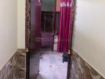 3 BHK Independent Builder Floor in Vishnu Garden for rent New Delhi. The reference number is 13630456