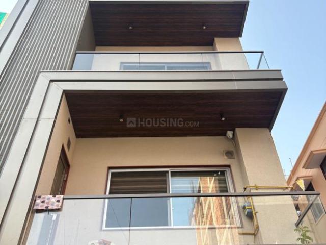3 BHK Independent Builder Floor in Vivek Vihar for rent New Delhi. The reference number is 18384552