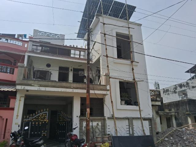 3 BHK Independent Builder Floor in Vrindavan Yojana for rent Lucknow. The reference number is 16629225