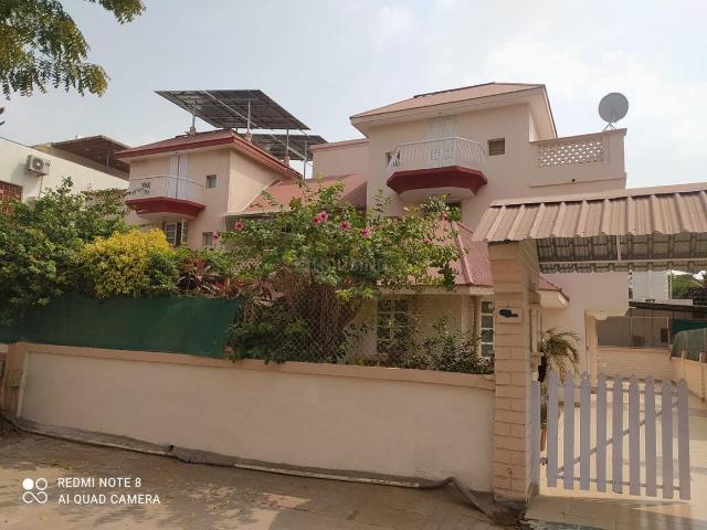 3 BHK Independent House in Thaltej for resale Ahmedabad. The reference number is 19562351
