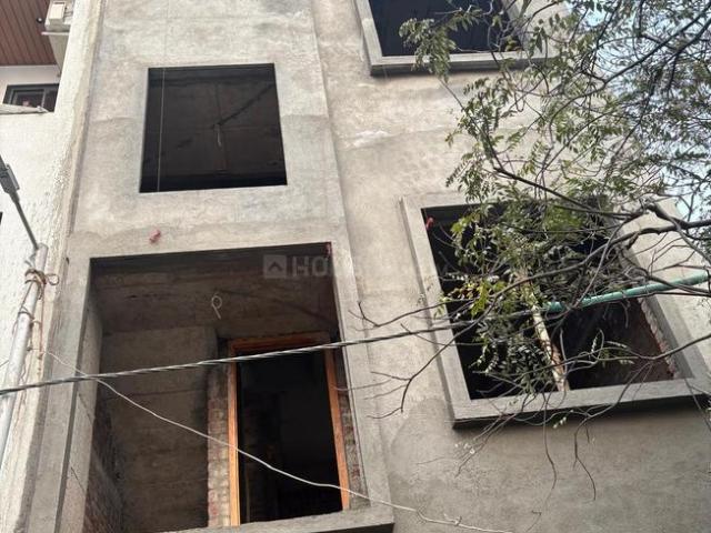 3 BHK Independent House in Vesu for resale Surat. The reference number is 19794773