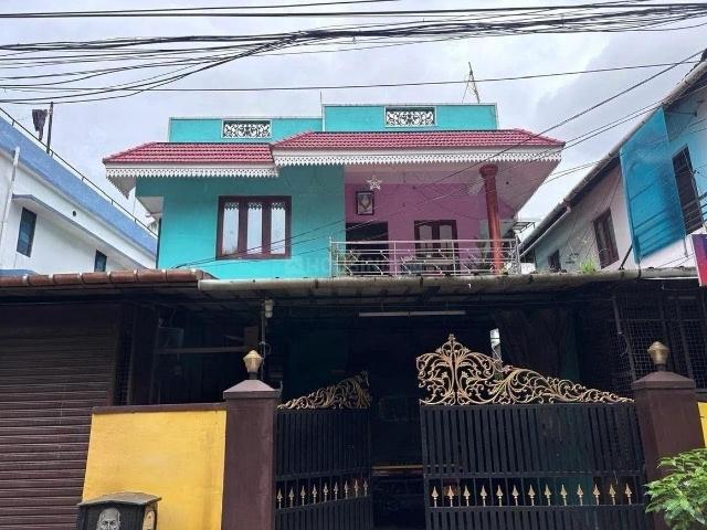 3 BHK Independent House in Vyttila for resale Kochi. The reference number is 21102774