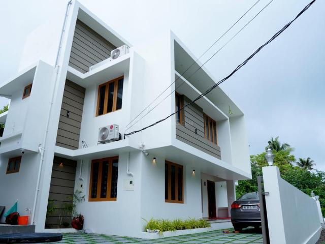 3 BHK Independent House in Cheranalloor for resale Kochi. The reference number is 20942364