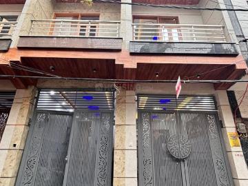 3 BHK Independent House in Dwarka Mor for resale New Delhi. The reference number is 19569078