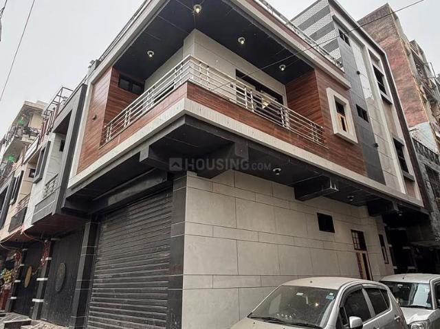 3 BHK Independent House in Dwarka Mor for resale New Delhi. The reference number is 19574086