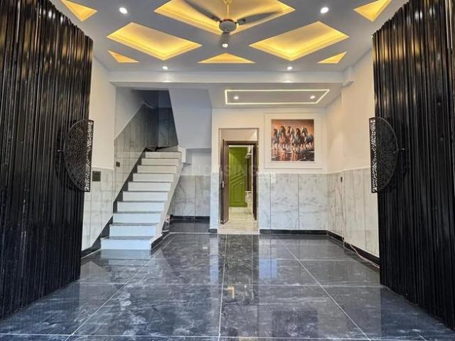 3 BHK Independent House in Dwarka Mor for resale New Delhi. The reference number is 19572378