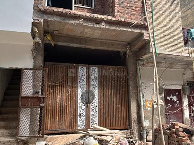3 BHK Independent House in Dwarka Mor for resale New Delhi. The reference number is 19753690