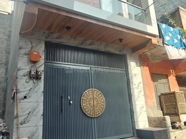 3 BHK Independent House in Dwarka Mor for resale New Delhi. The reference number is 20270704
