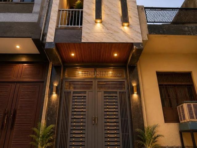 3 BHK Independent House in Dwarka Mor for resale New Delhi. The reference number is 20807060