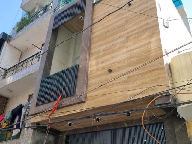 3 BHK Independent House in Dwarka Mor for resale New Delhi. The reference number is 21222486