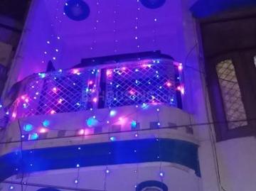 3 BHK Independent House in Laxmi Nagar for resale New Delhi. The reference number is 19823868