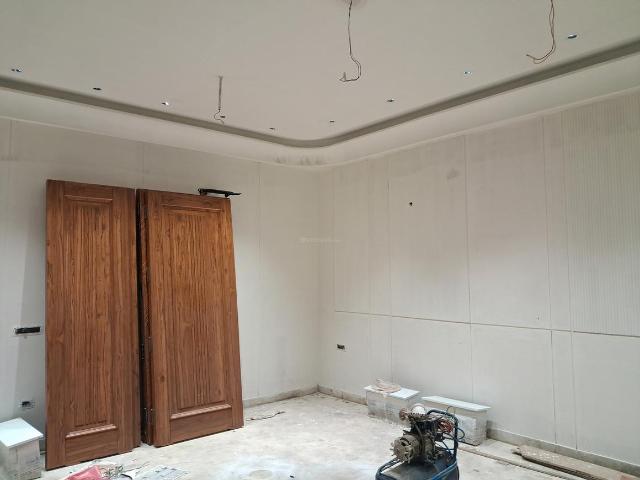 3 BHK Independent Builder Floor in Paschim Vihar for resale New Delhi. The reference number is 21000968
