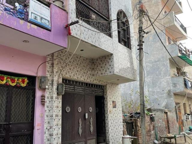 3 BHK Independent House in Qutub Vihar for resale New Delhi. The reference number is 6107598