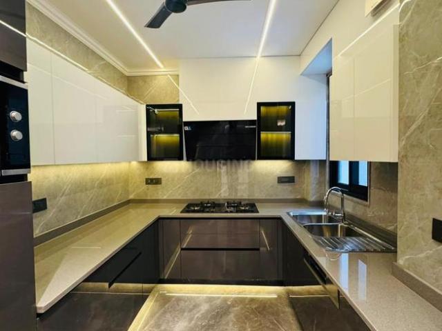3 BHK Independent House in Sarvodaya Enclave for resale New Delhi. The reference number is 21371063