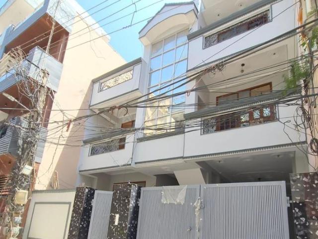 3 BHK Independent House in Sector 11 for resale Gurgaon. The reference number is 20148912