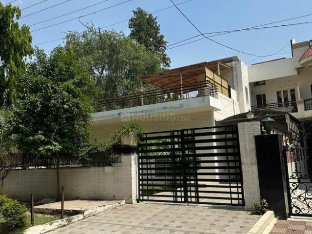 3 BHK Independent House in Sector 33 for resale Chandigarh. The reference number is 20127663