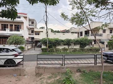 3 BHK Independent House in Sector 38 for resale Chandigarh. The reference number is 20337650