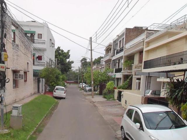 3 BHK Independent House in Sector 42 for resale Chandigarh. The reference number is 19173358