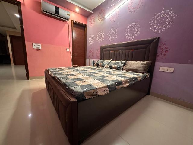 3 BHK Independent House in Sector 45 for rent Gurgaon. The reference number is 21042320