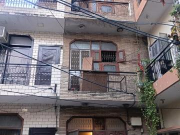 3 BHK Independent House in Sector 4 Rohini for resale New Delhi. The reference number is 19812809