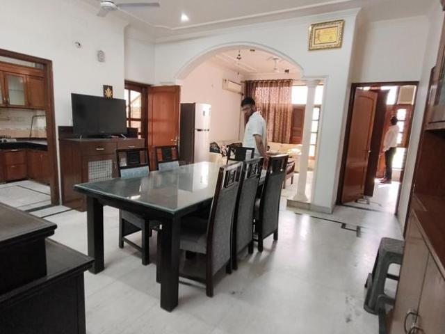 3 BHK Independent House in Sector 52 for rent Noida. The reference number is 21028072