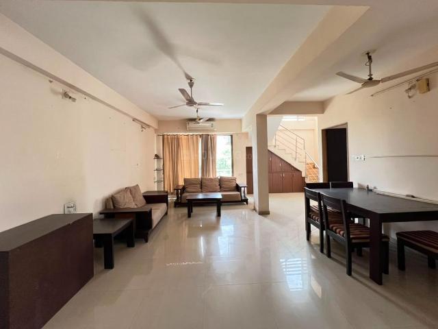 3 BHK Penthouse in Gotri for resale Vadodara. The reference number is 21064381