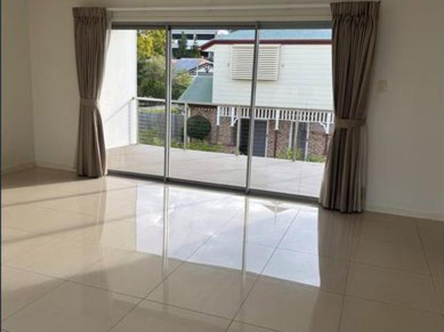 3 Big Bedroom Townhouse in Sherwood Station