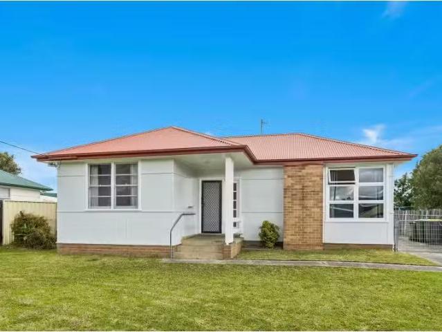 3 Blackman Parade, Unanderra House for rent Listed by Jordan.