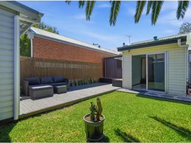 3 Bourke St, Carrington House for rent Listed by Love Rentals.